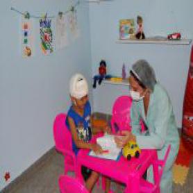 Crianças da Unidade de Queimados do HUT ganham brinquedoteca